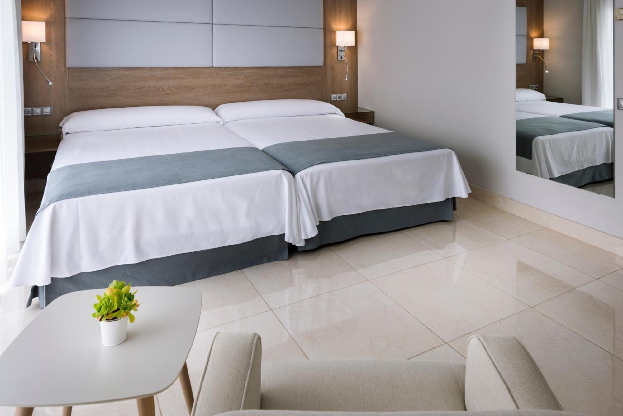 Mediterraneo Bay Hotel & Resort ロケタス・デ・マル エクステリア 写真